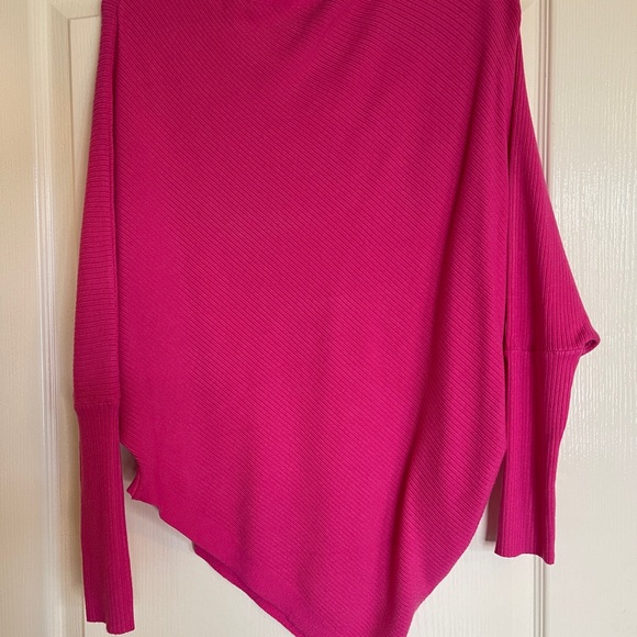eesome Asymmetrical Fuchsia Sweater - Picture 4 of 7